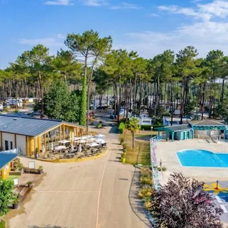 Holiday home Charmant, Saint-julien-en-born, Piscine Partagee *