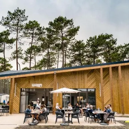 Holiday home Charmant, Saint-julien-en-born, Piscine Partagee